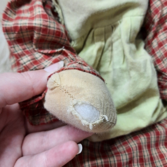~{Vintage}~ Primitive style fabric doll. - Picture 8 of 8